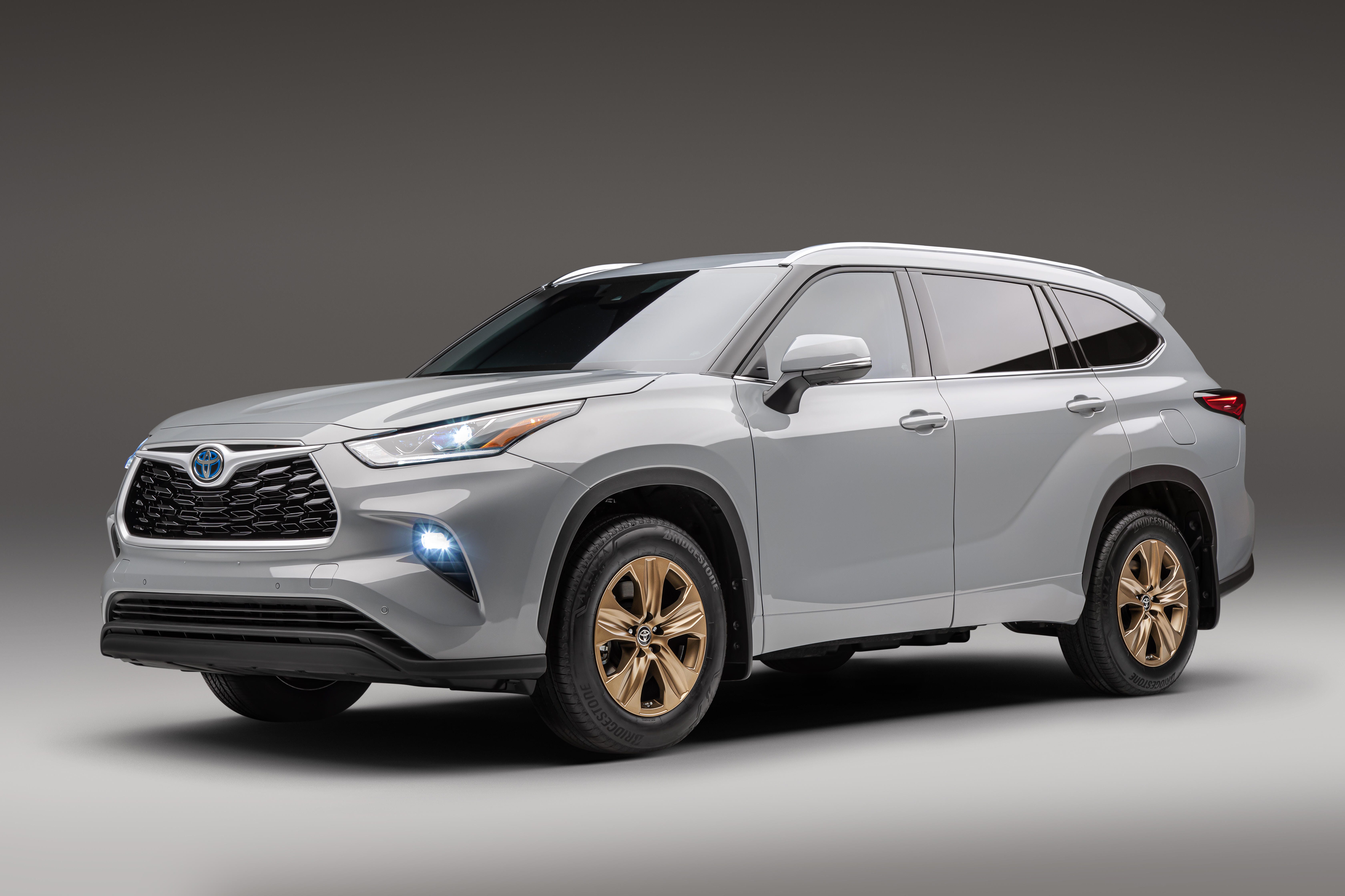 2022-toyota-highlander-bronze-001