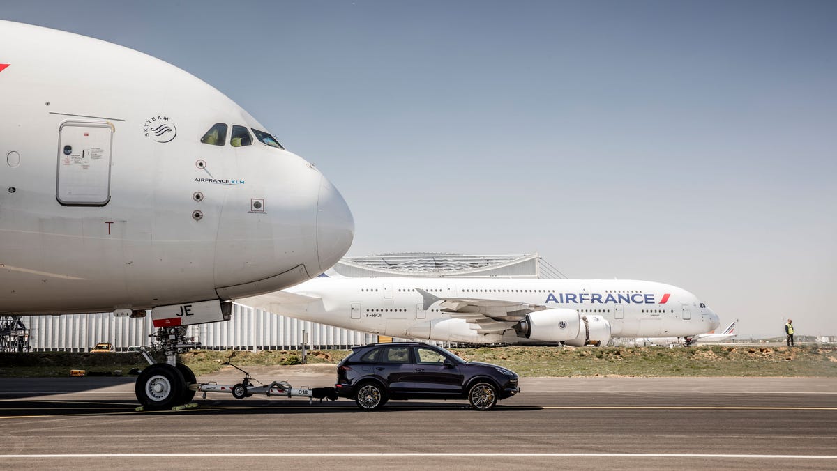 Porsche Cayenne Airbus A380 Tow