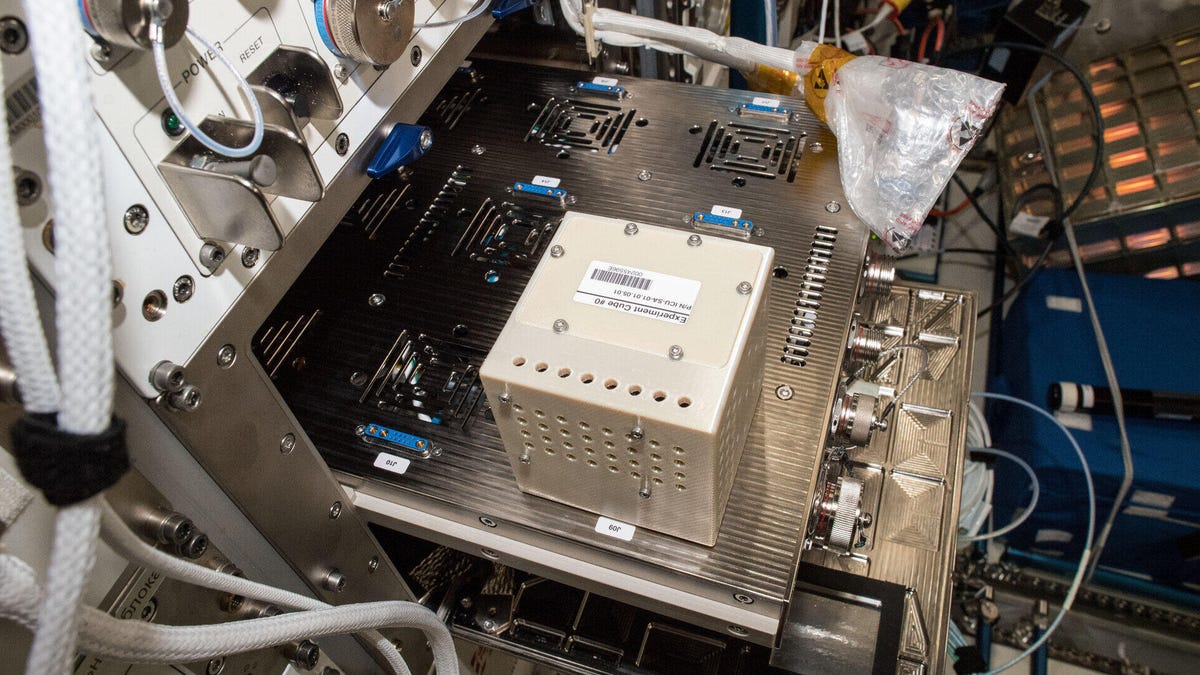 ice-cubes-facility-pillars