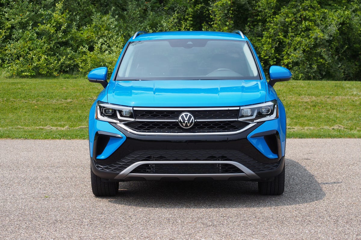 2022 Volkswagen Taos SEL FWD - front