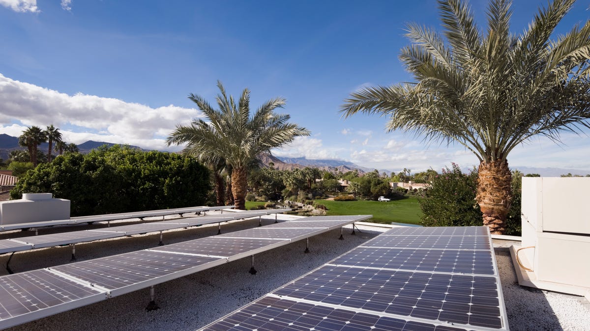 indianwells-solarpanels-gettyimages-175249665