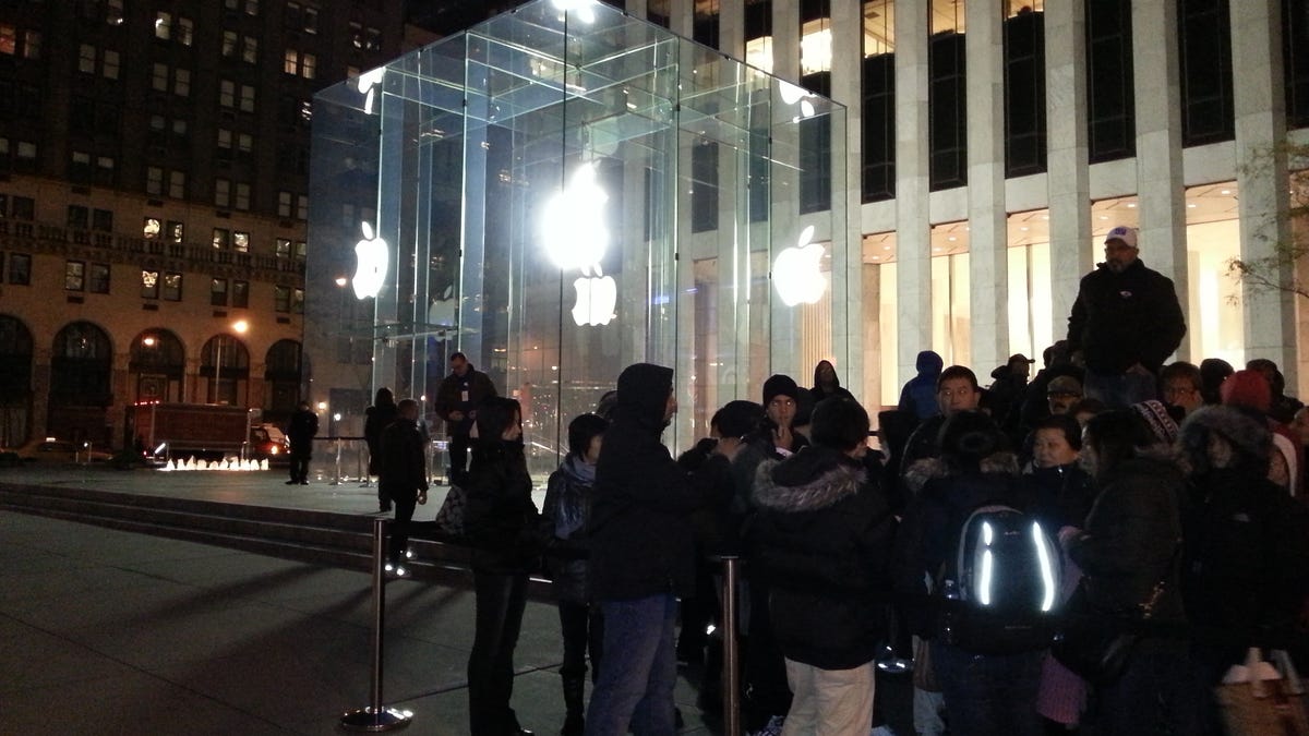 Apple's Fifth Avenue flagship store this morning.