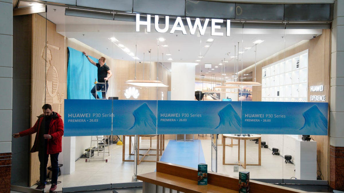 Huawei Promotes New Flagship Phone