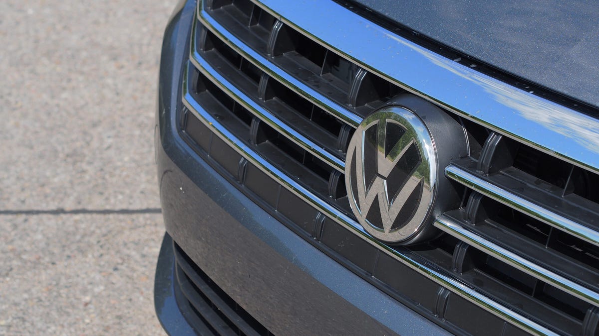 2020 Volkswagen Jetta emblem