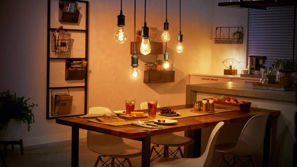 philips-hue-vintage-style-led-light-bulbs-promo