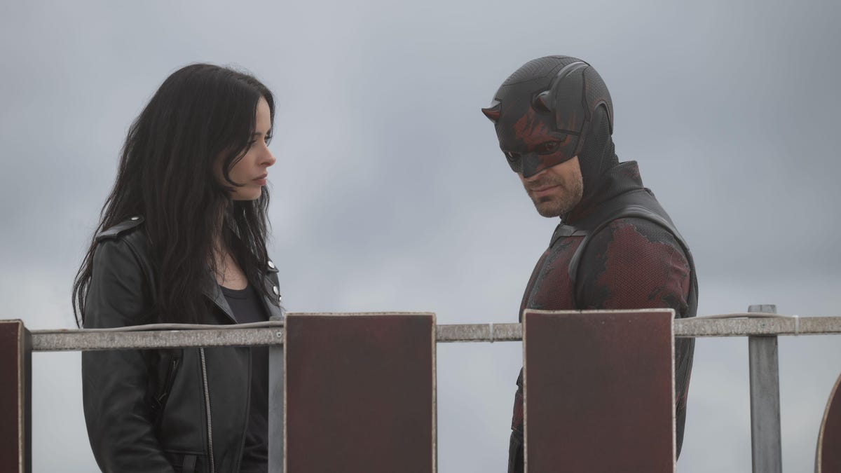 daredevil and jessica jones talk outside in daredevil born again season 2