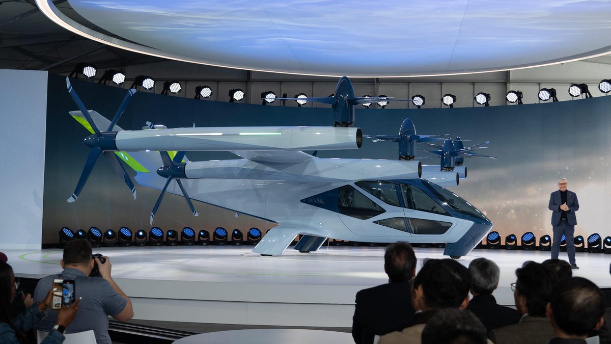 Supernal S-A2 on stage with Hyundai executive