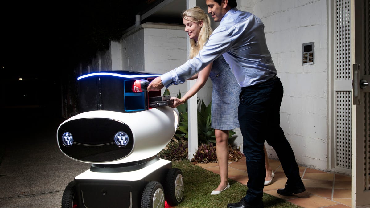 dominos-dru-pizza-robot-lifestyle.jpg