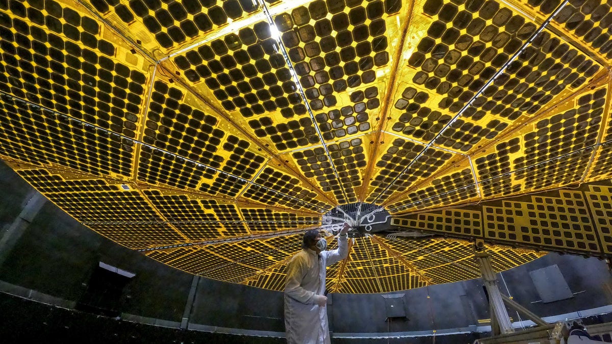 21-00210-lucy-solar-deploy-074