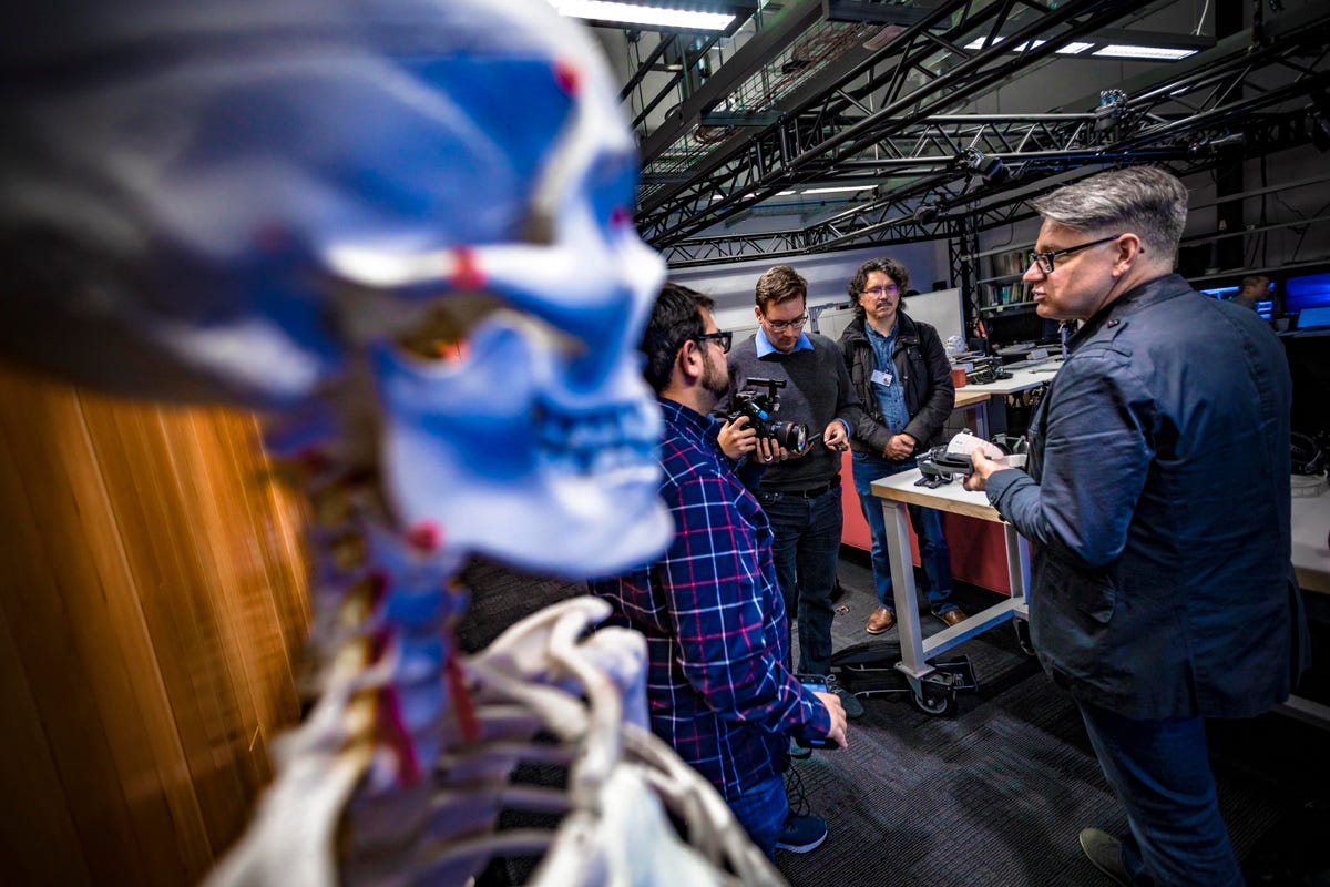 microsoft-msft-hololens-2-lab-2381