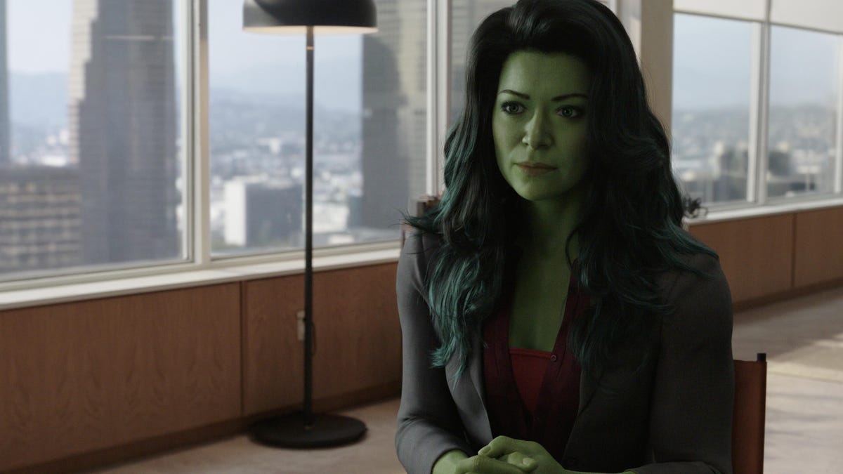 She-Hulk sits calmly in fancy LA office in episode 2