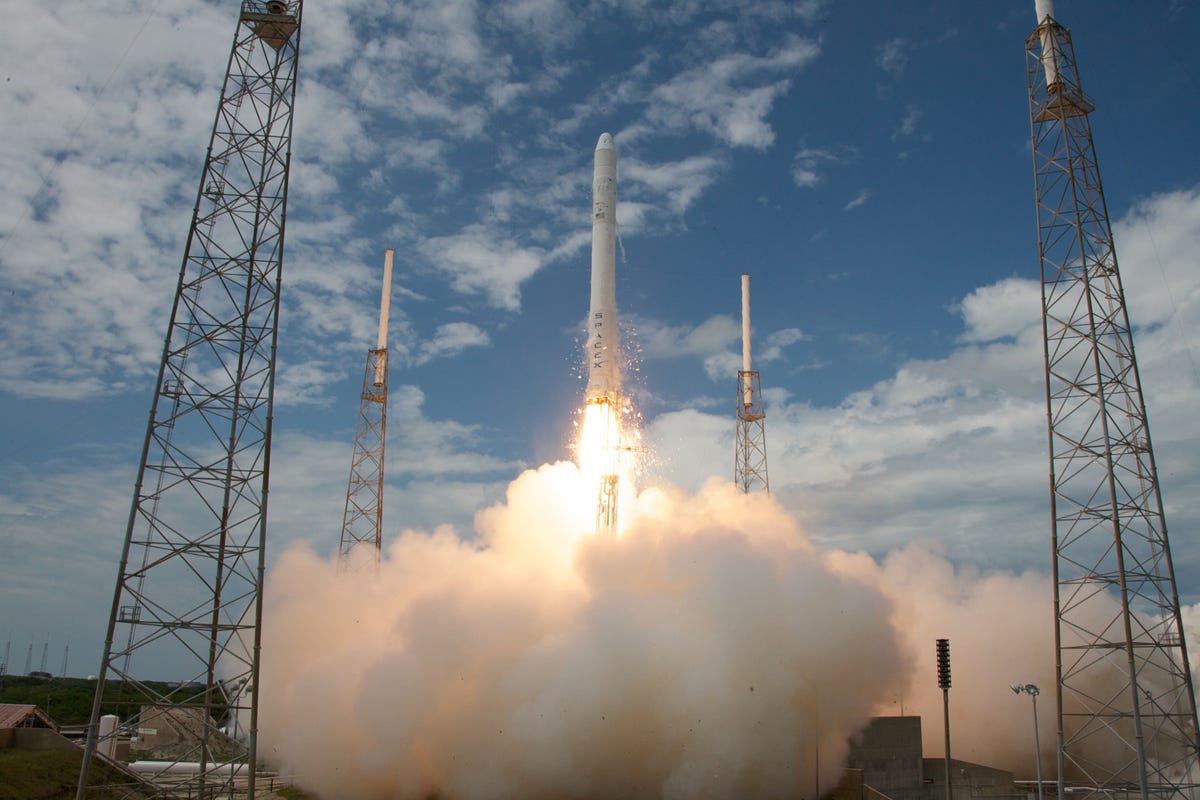 Falcon9FirstFlight_Liftoff1_CreditChrisThompson_SpaceX.jpg