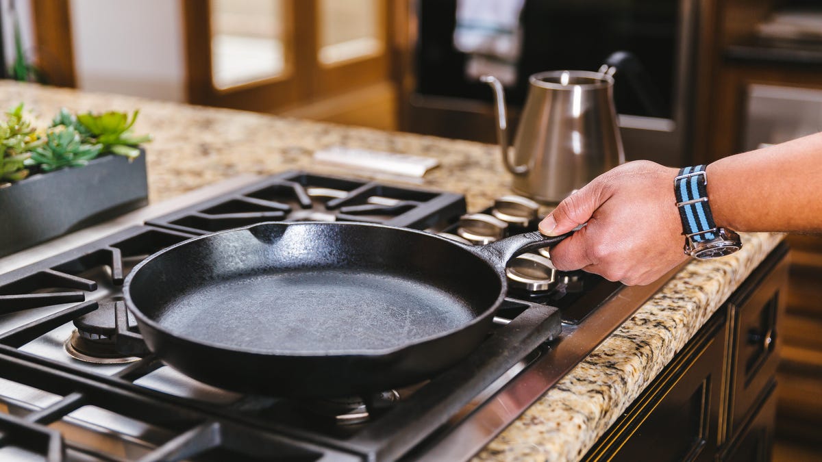 Cast iron pan