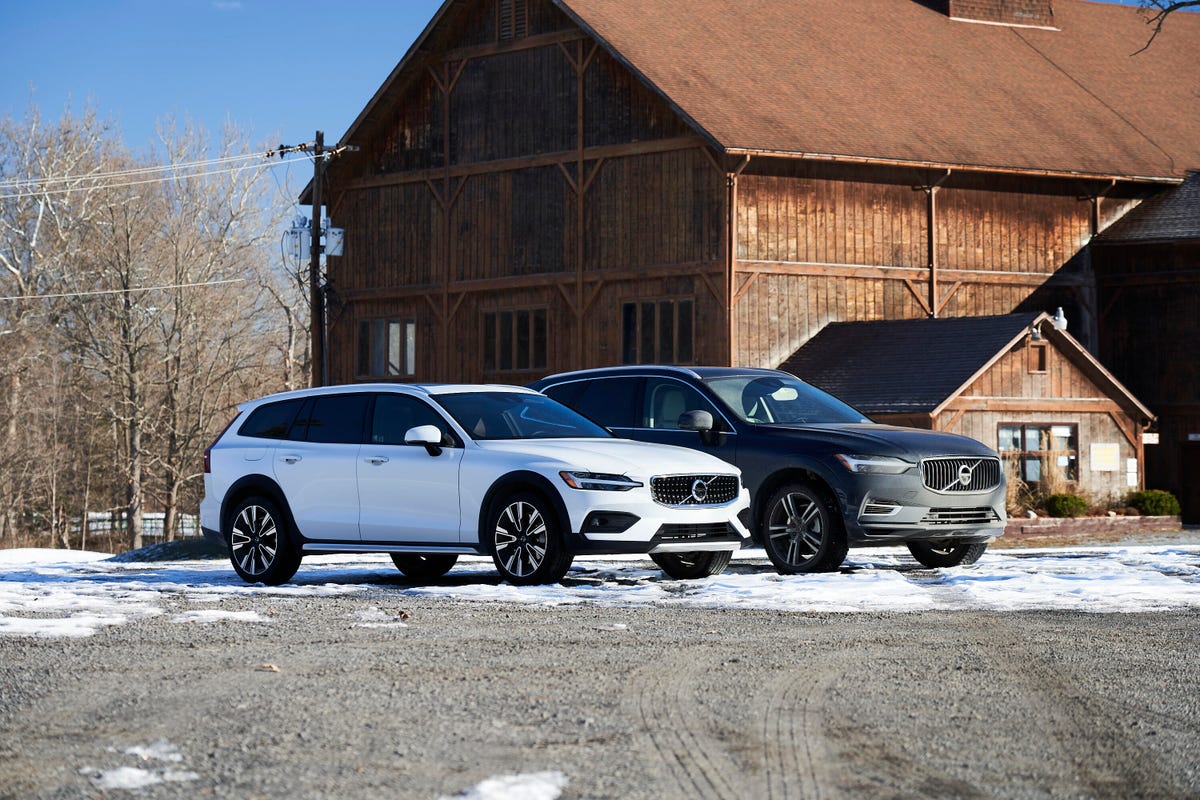 2021 Volvo XC60 vs. V60