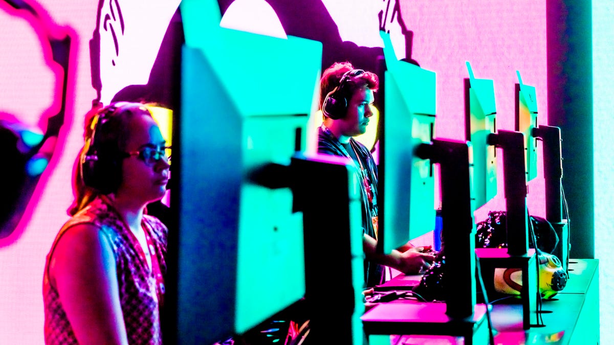 e3-2019-video-games-gaming-player-6152