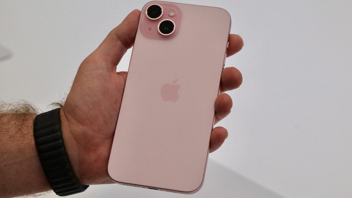 iPhone 15 in Pink