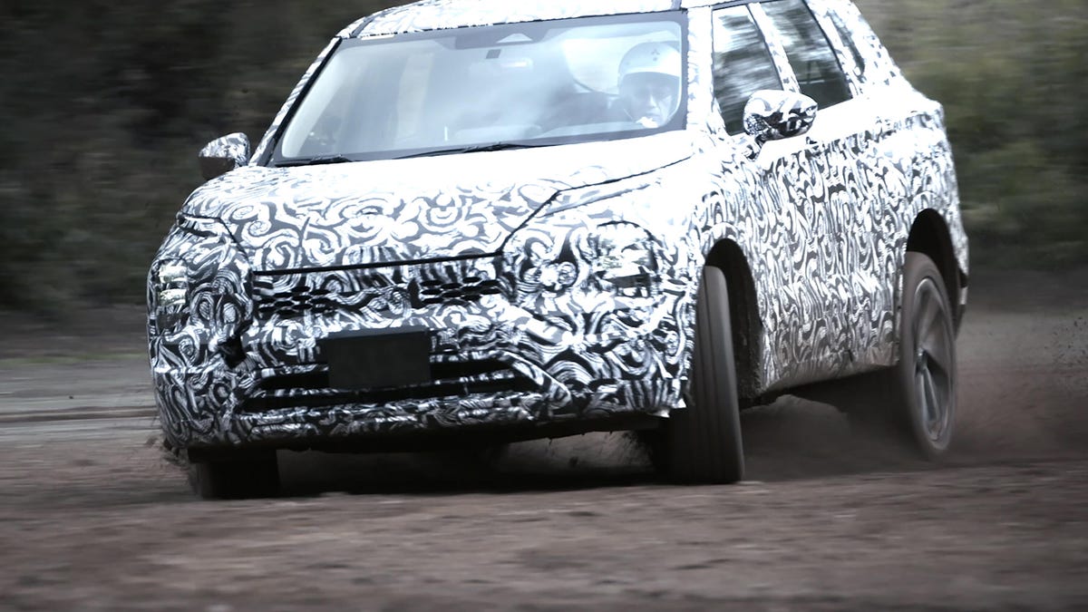 2022 Mitsubishi Outlander teaser