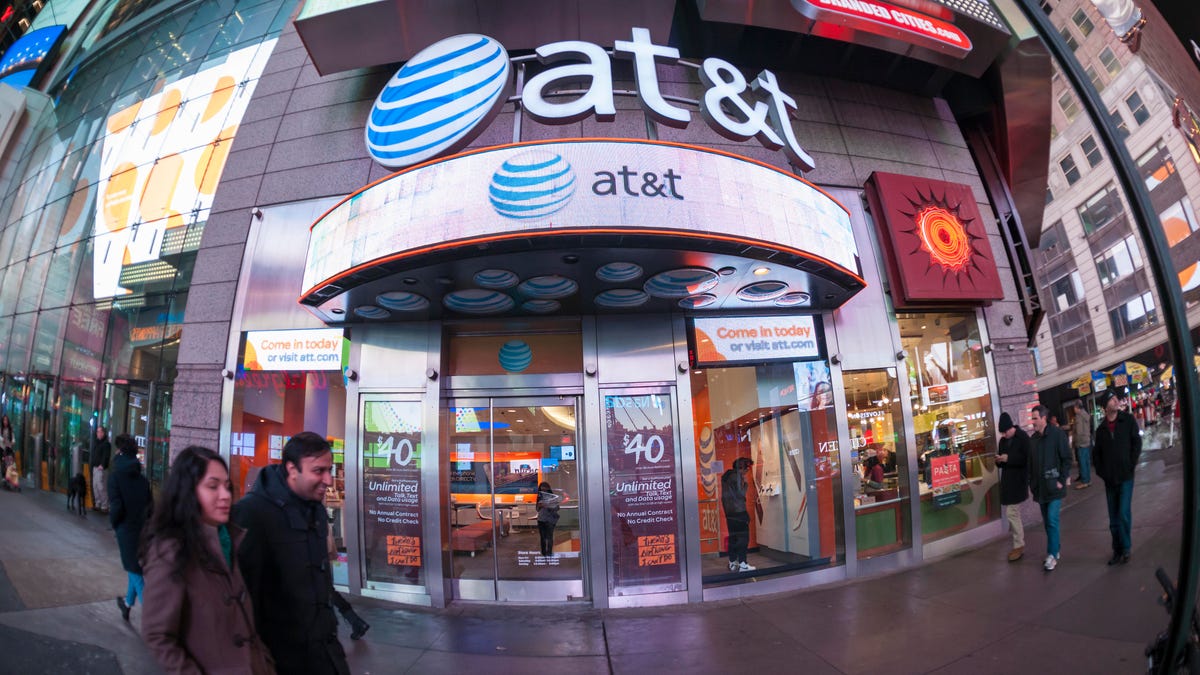 AT&T adds 2.8 million customers