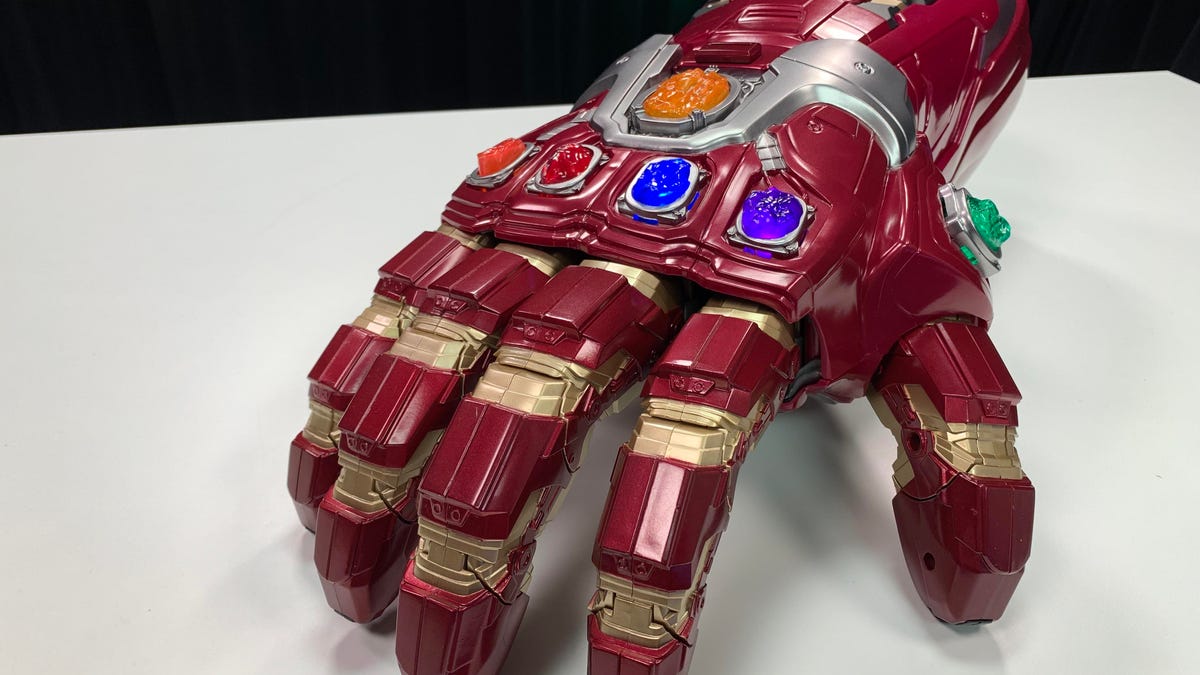 marvel-legends-series-avengers-power-gauntlet-in-pck