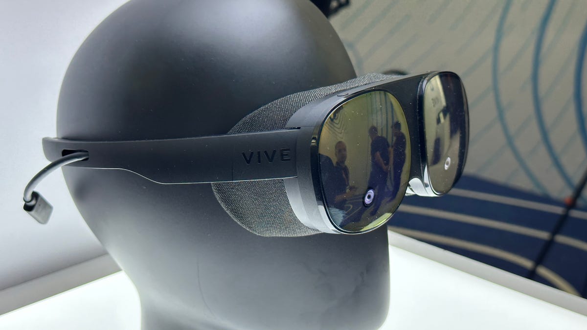 VR glasses with mirror lenses on a mannequin head