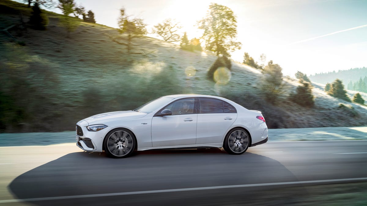 2023-mercedes-amg-c43-2