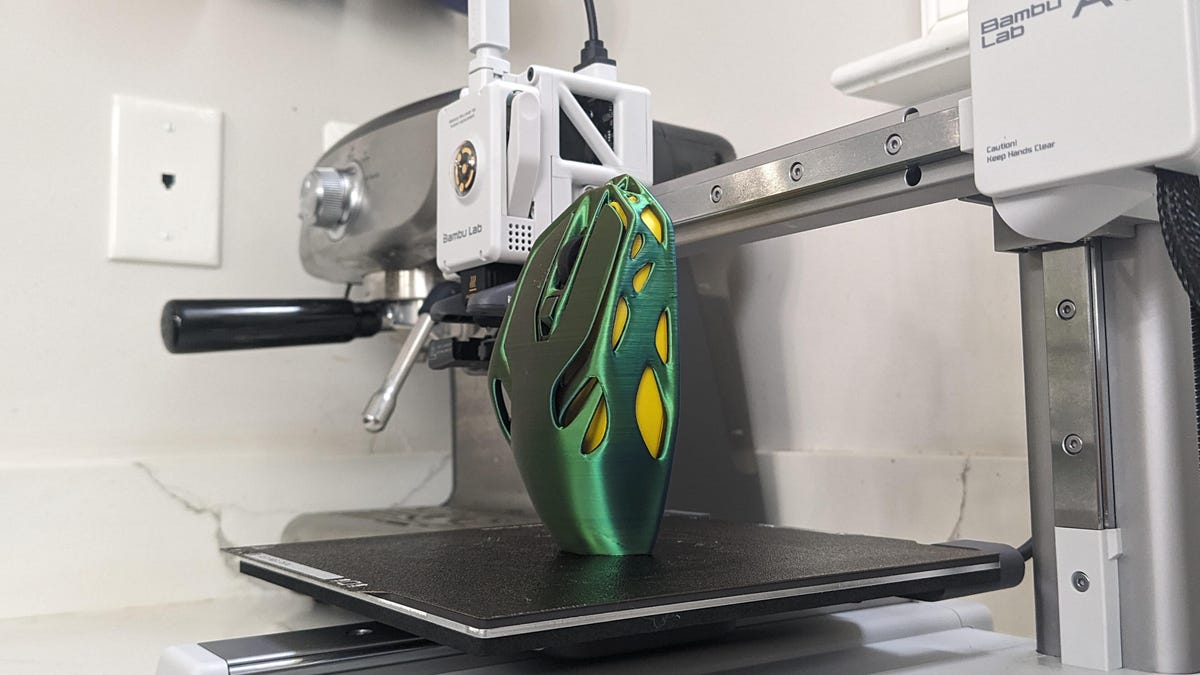 A printed mouse on the A1 Mini 3D printer