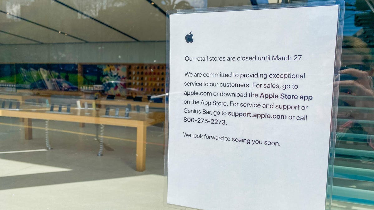 tibken-sign-on-apple-store-union-square-on-monday