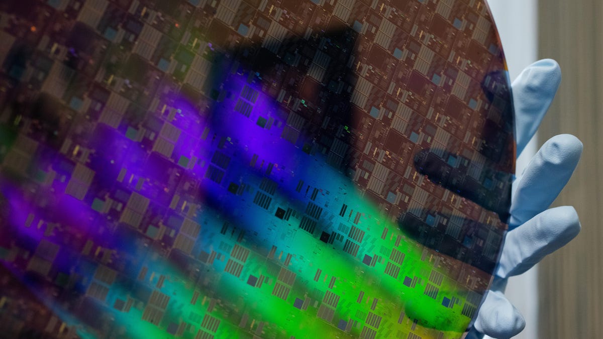 semiconductor-gettyimages-1231203486