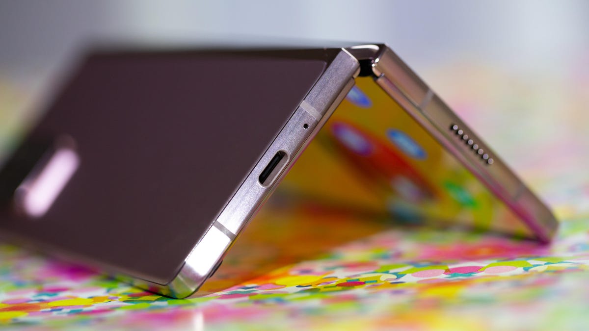 samsung-galaxy-z-fold-2-7360