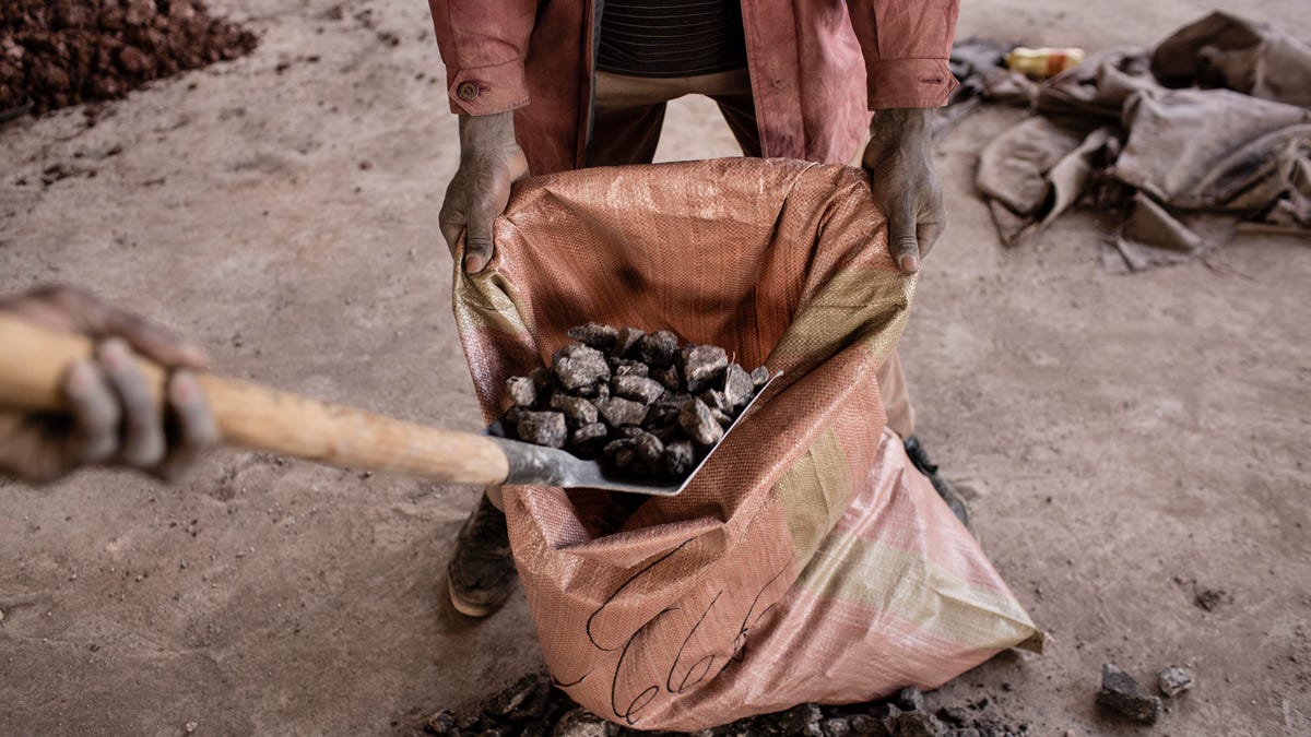 cobalt-mine-gettyimages-1080489854