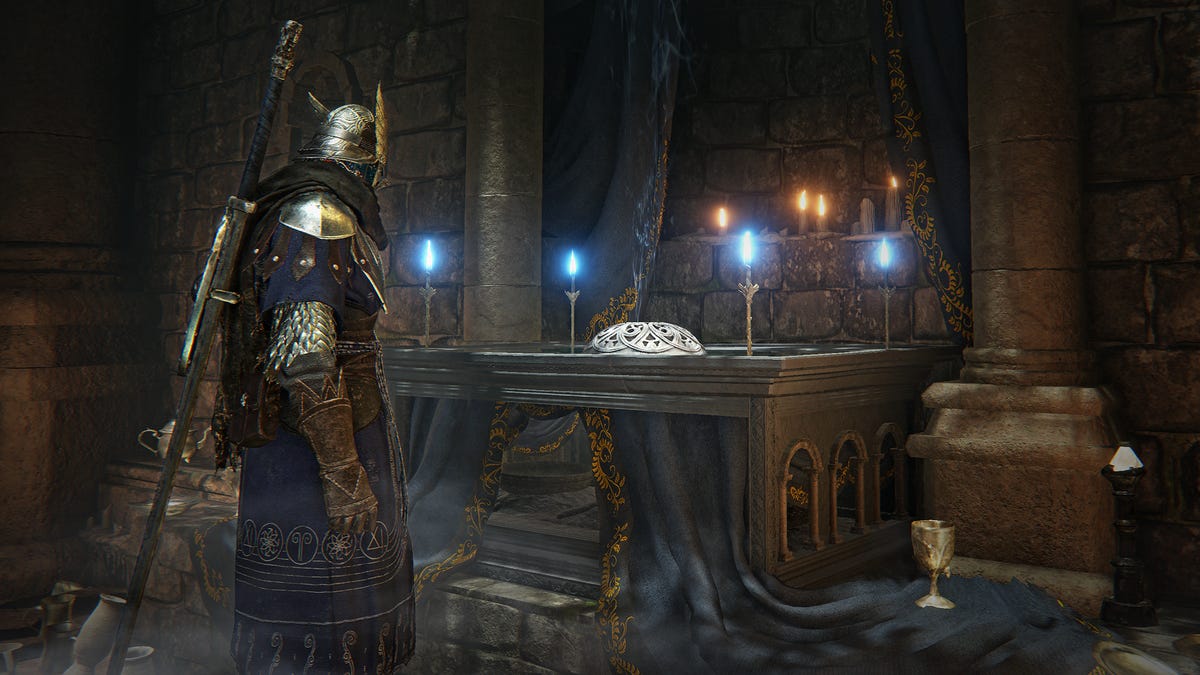 An armored player stands before an altar where they can switch out relics.