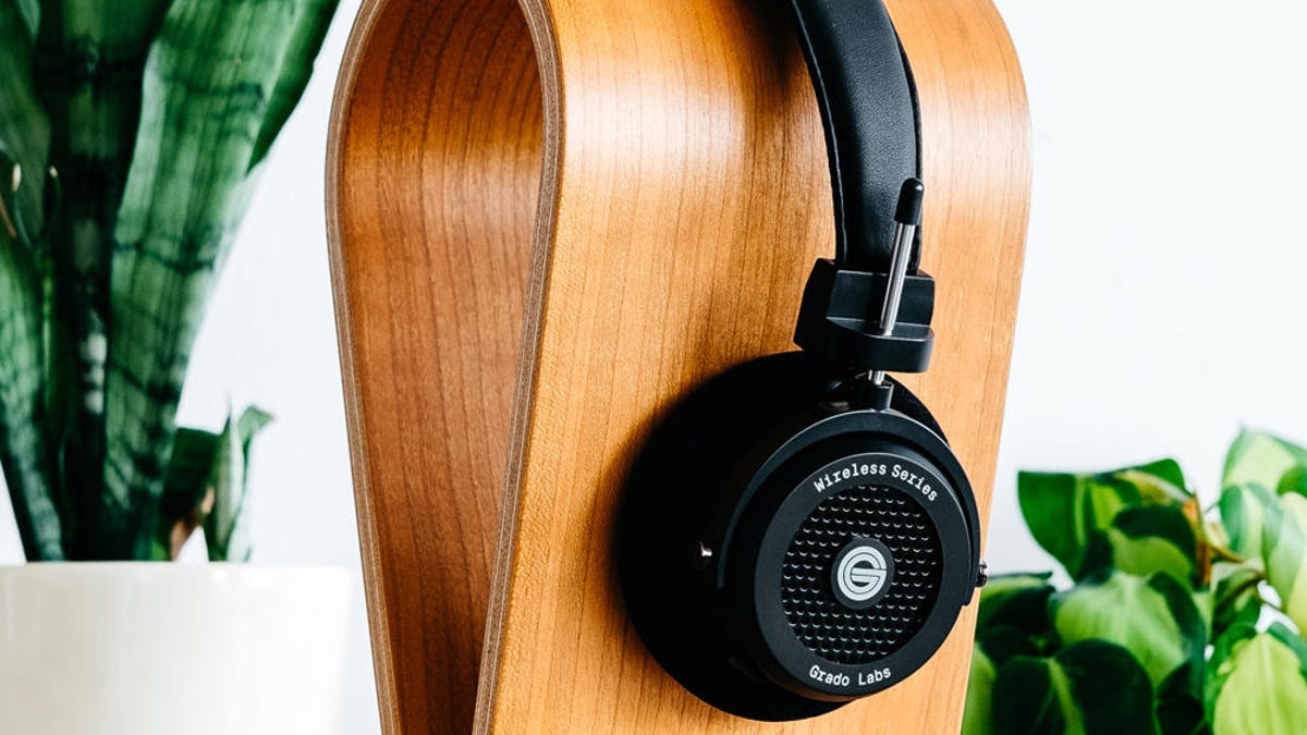 02-gw100-grado-wireless-headphones-reveal-shoot-2