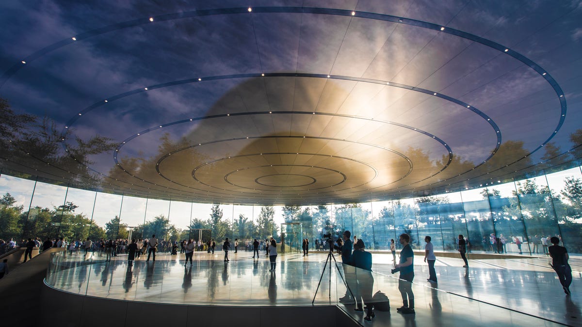 apple-park-steve-jobs-theater-3857