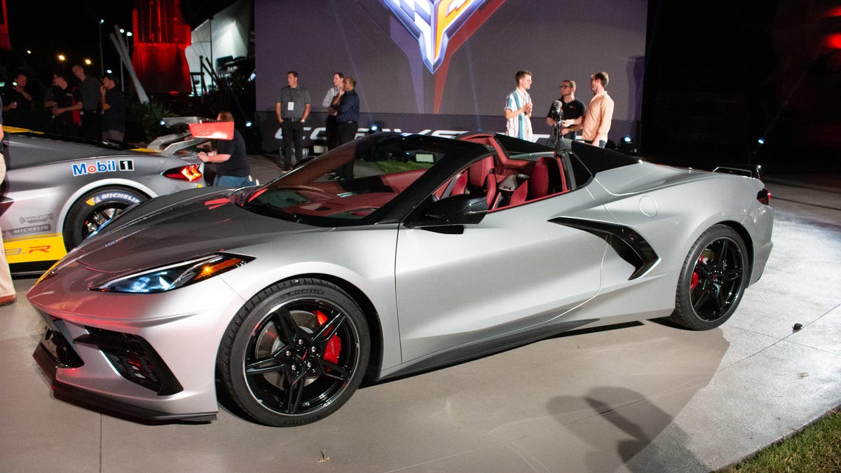 2020-chevrolet-corvette-stingray-convertible-1