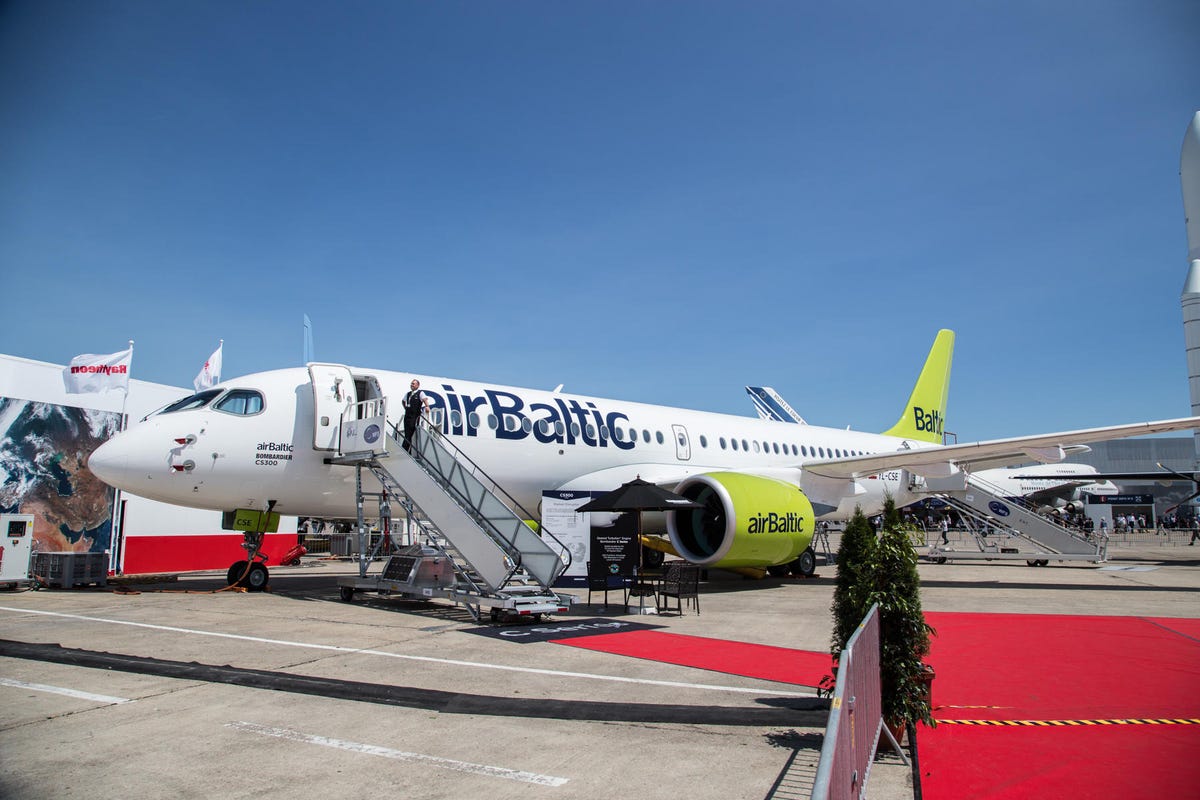 air-baltic-bombardier-cs300-paris-14