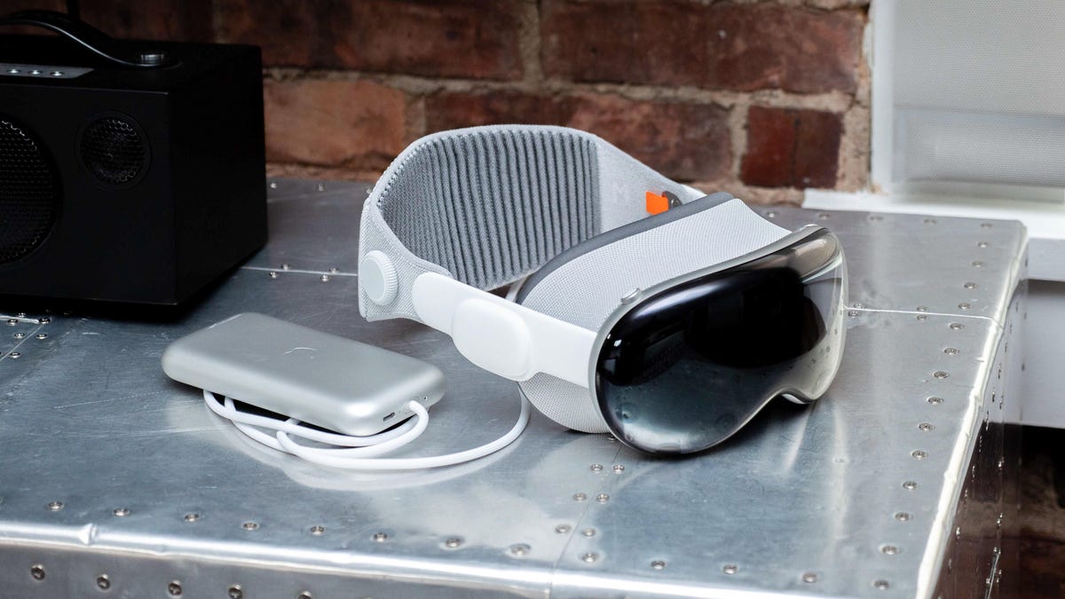 Apple Vision Pro AR/VR headset