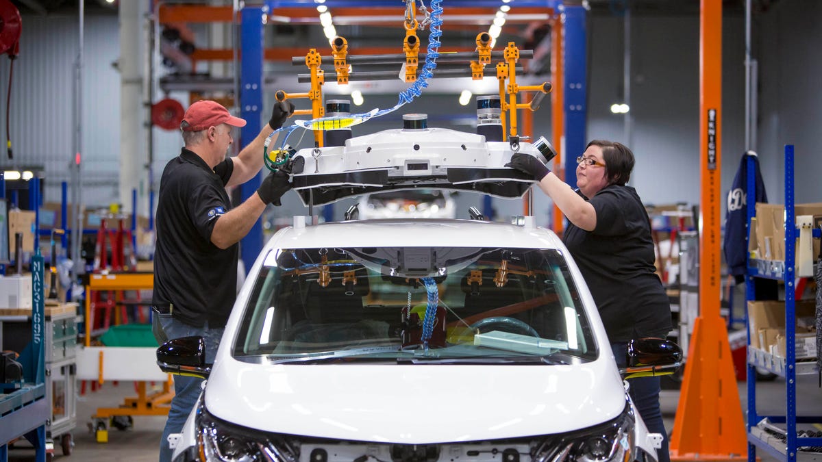 chevrolet-bolt-ev-self-driving-car-assembly-1