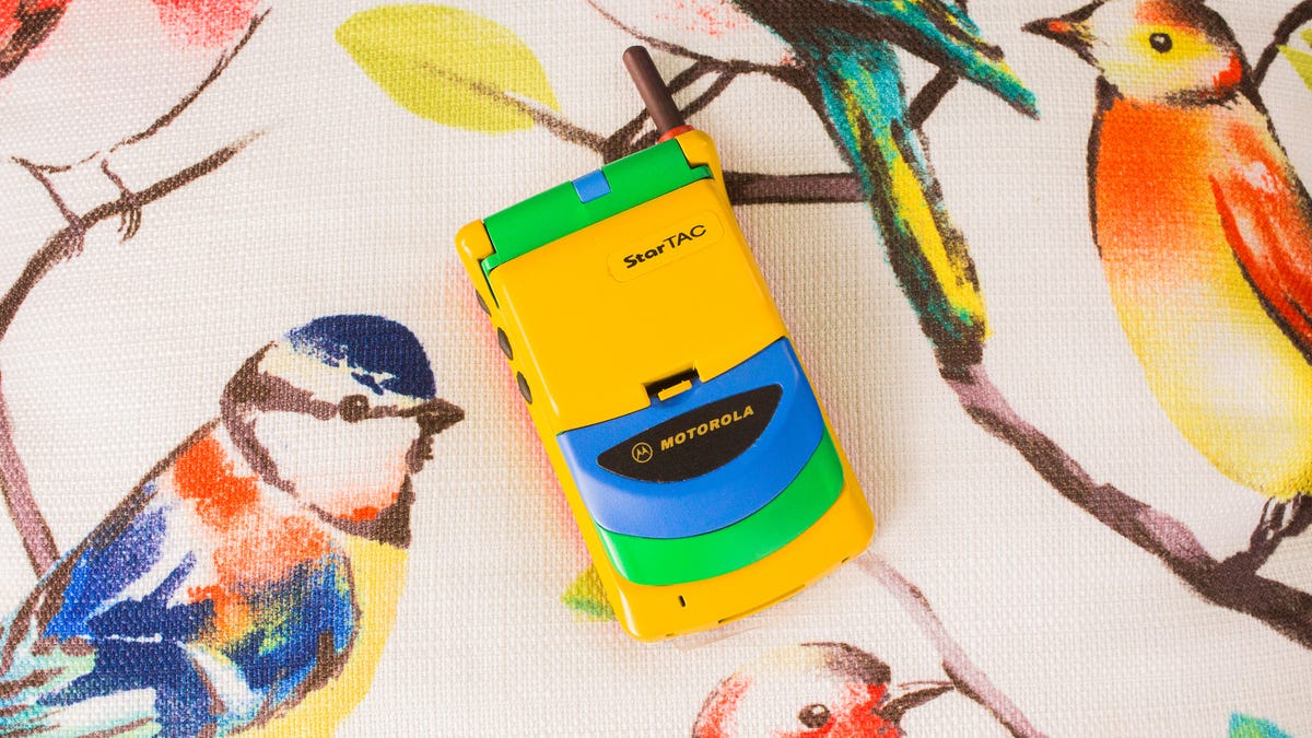 001-motorola-startac-first-flip-phone