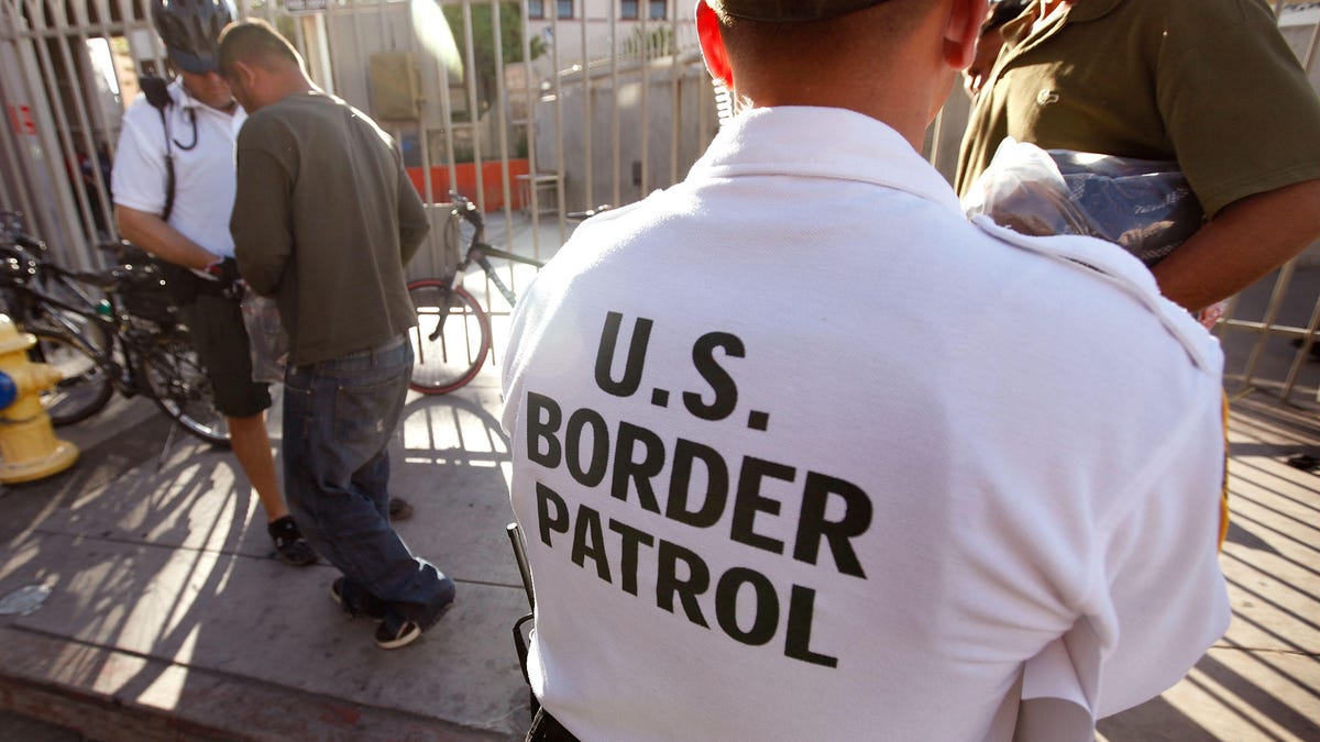 Border Agents Struggle To Keep Immigrants From Illegally Crossing AZ Border