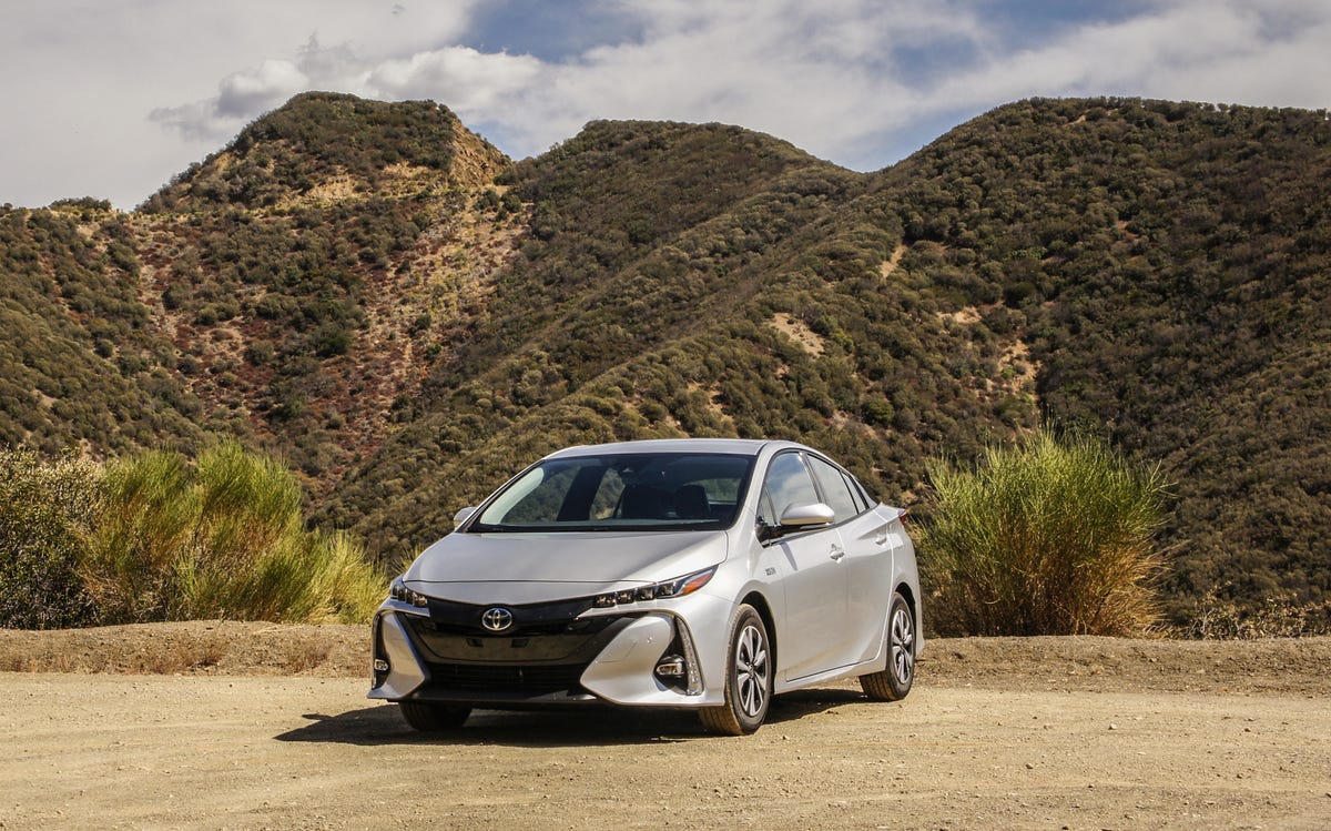 2017toyotapriusprime-054.jpg