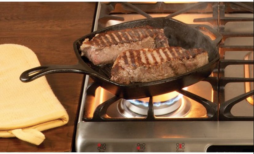 lodge-cast-iron-pan.png