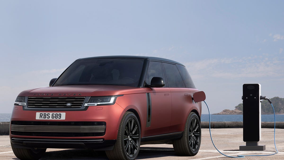 2023-land-rover-range-rover-sv-phev-promo-2
