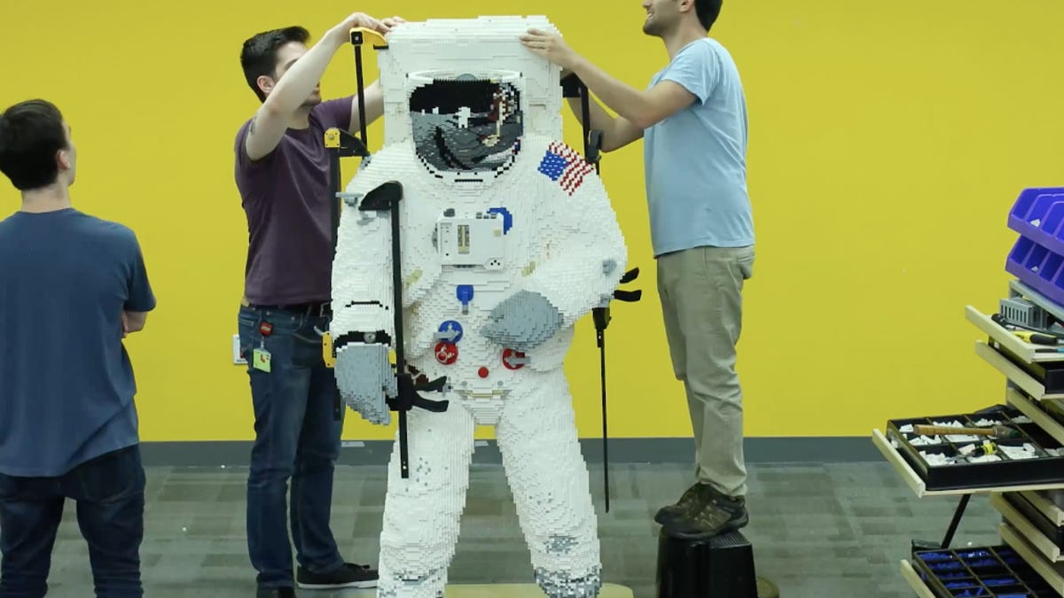 lego-apollo-11-astronaut