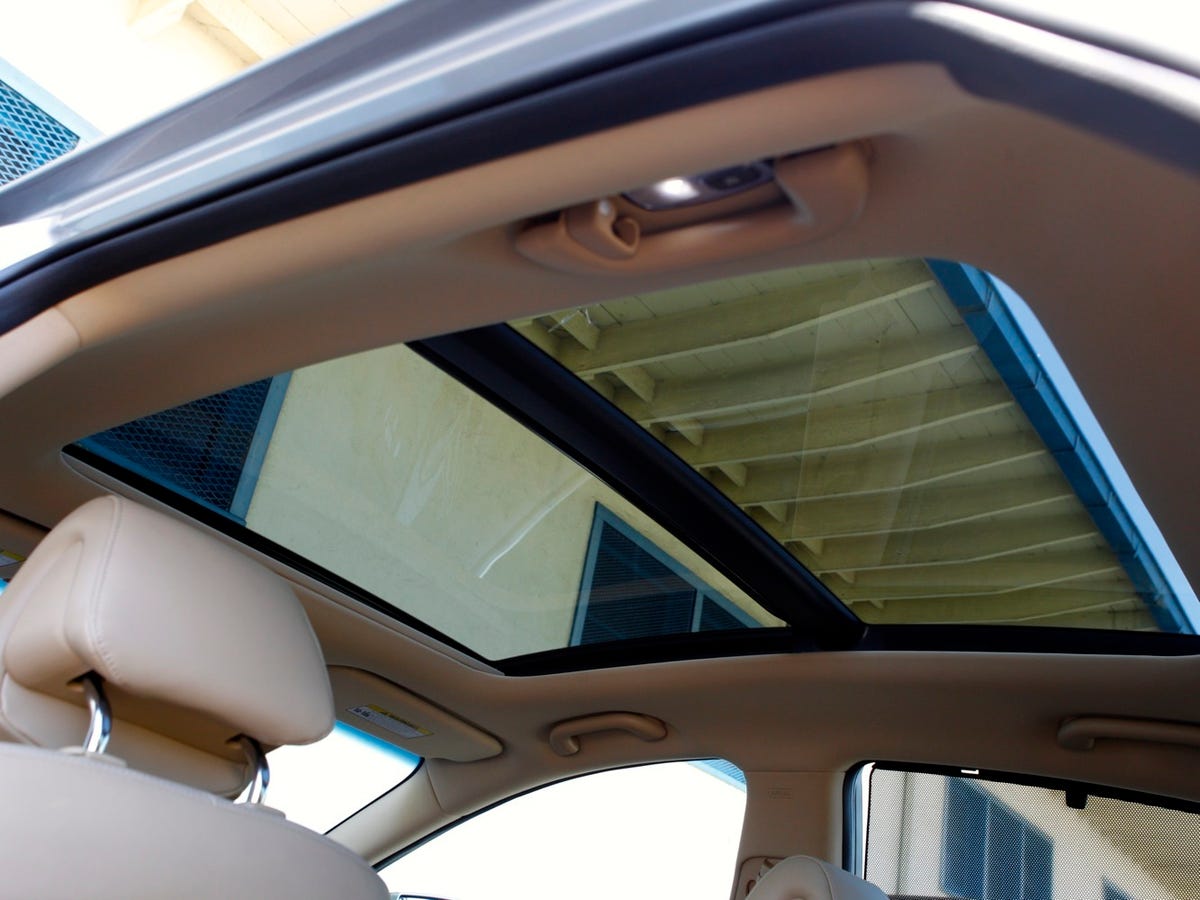 2012 Hyundai Azera sunroof