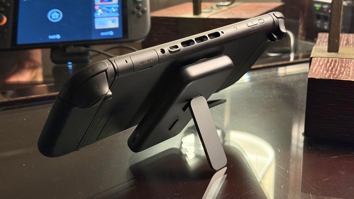 Xreal Neo battery dock connected to Nintendo Switch 2