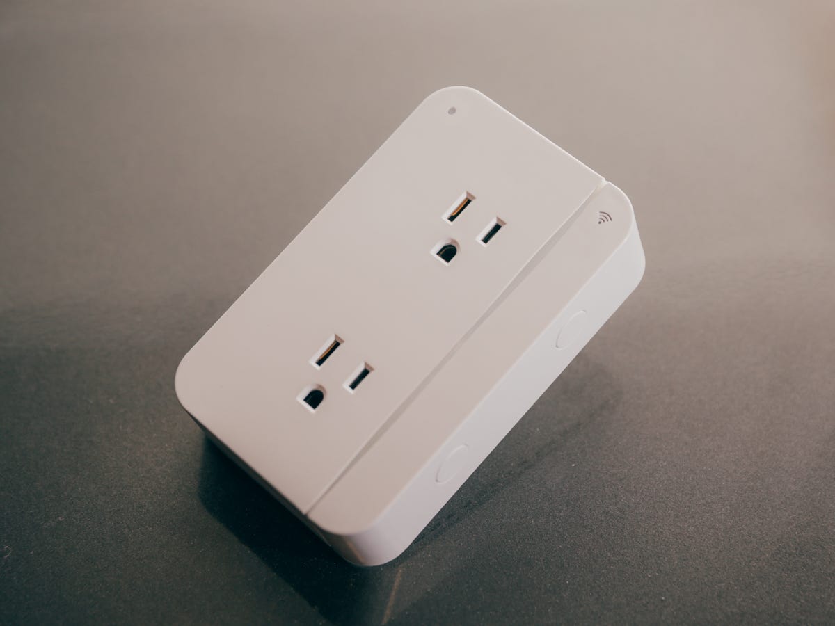 grid-connect-connect-sense-smart-outlet-product-photos.jpg