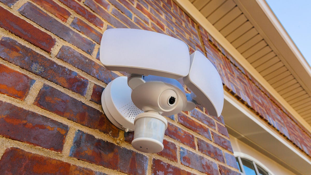 maximus-camera-floodlight-product-photos-5