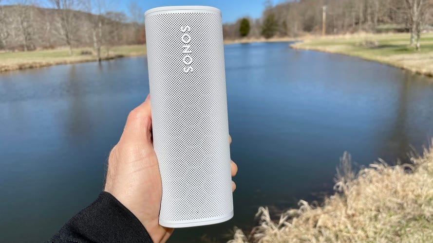 sonos-roam-lake-background