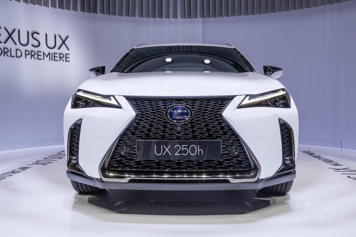 lexus-ux-250h-geneva-16