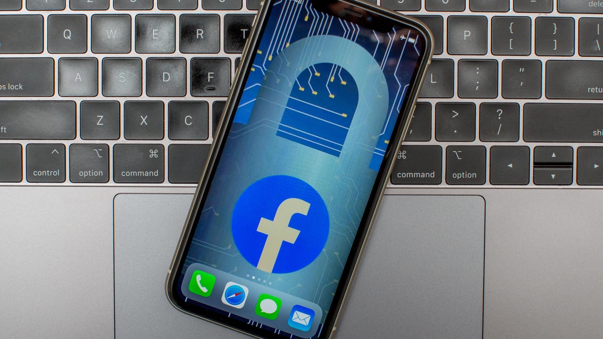 cybersecurity-laptop-facebook-0743